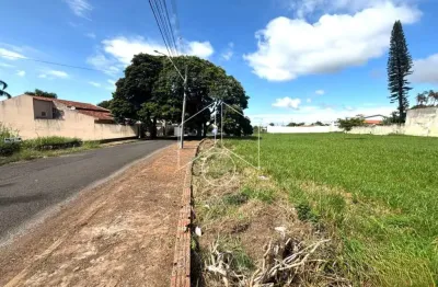 Terreno à venda na Rua Caiçara, 53, Alto Cafezal, Marília