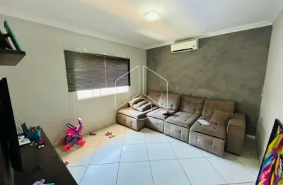 Casa com piscina localizada próximo a principal avenida do bairro