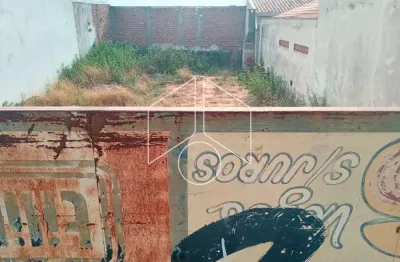 Terreno de 160m², próximo a supermercado, escola e comércio, pronto para construir!