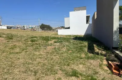 Apresentamos um incrível terreno à venda dentro do charmoso condomínio jardim tropical