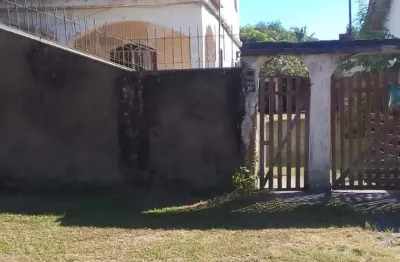 Ótima oportunidade pra você que tem família grande, são 2 casas com 2 tendo a opção de transformar em uma só.