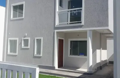 Linda casa pronta pra morar bairro privilegiado, próximo a praia de itacoatiara.