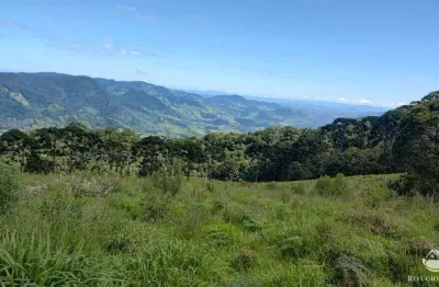 Lote na região da serra da mantiqueira com vista para o vale e montanhas da região