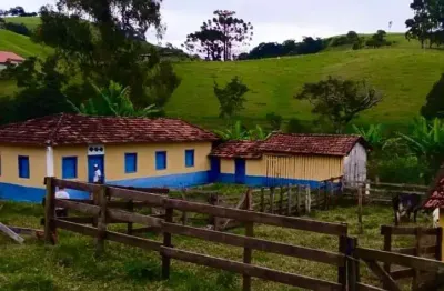 Sítio encantador com cachoeiras, piscinas naturais e nascente em cunha/sp
