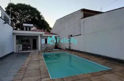 Casa térrea com 2 dorms, 1 suíte, 2 vagas, 313m2 no pq. maria domitila