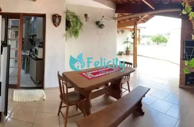 Sobrado com 3 suítes, 4 vagas, 127m2 no pq. maria domitila