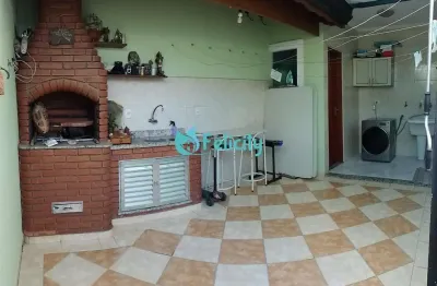 Sobrado com 3 dorms, 1 suíte, 4 vagas, 152m2 no jardim regina