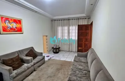 Sobrado com 3 dorms, 1 suíte, 2 vagas, 222m2 no conj. res. vista verde