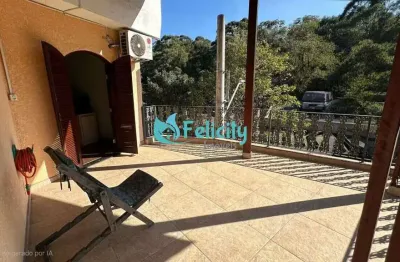 Sobrado com 3 dorms, 1 suíte, 4 vagas, 244m2 no jardim regina