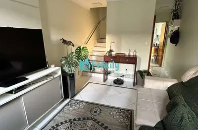 Sobrado em condominio com 2 dorms, 2 vagas, 103m2 na vila mangalot