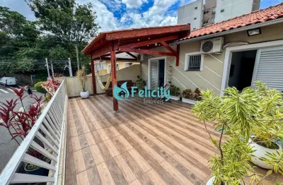 Sobrado com 2 dorms, 2 vagas, 115m2, ampla varanda na Vila Pereira Barreto