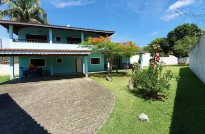 Belo imóvel com terreno amplo de 650m² de área total
