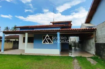 Casa com amplo quintal, ideal para quem busca espaço e tranquilidade na praia
