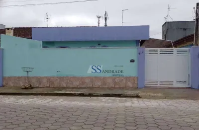 Casa localizada no jardim mariella, local privilegiado na praia massaguaçu