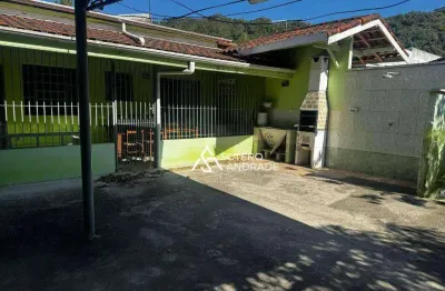 Casa com 2 quartos para alugar na Rua Vinte de Abril, 77, Massaguaçu, Caraguatatuba