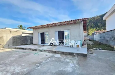 Casa com excelente localização em terreno de 405m² na praia massaguaçu