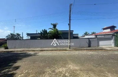 Casa de esquina com localização privilegiada na praia massaguaçu