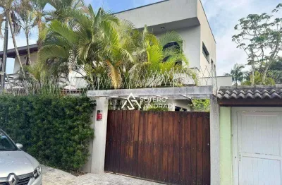 Lindíssima casa  com piscina próximo a praia no jardim capricórnio