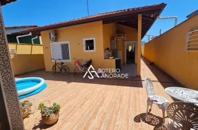 Casa bem localizada na praia Massaguaçu com piscina e varanda gourmet