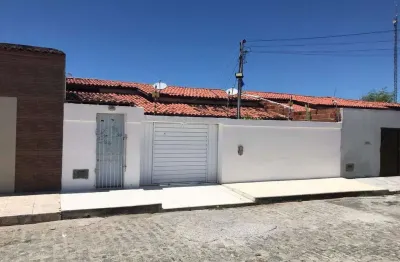 Casa com 2 quartos à venda na Rua Humberto Levita, 117, Aruana, Aracaju