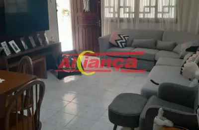 Sobrado para alugar com 4 quartos sendo 1 suíte e 2 vagas, jd. santa mena - por r$ 4.000,00