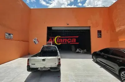 Título: Salão Comercial 200m², Com 4 vagas, 2 banheiros á locação!