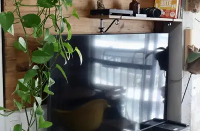 Apartamento   avenda   semi mobiliado   na   av  sta amaro  com 30 metros um dormitorio sala cozinha  um baheiro