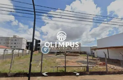 Excelente opção de terreno com aproximadamente 1080 m² de esquina.
