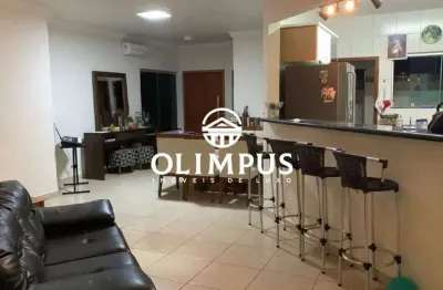 Belíssima casa em uma excelente localização no bairro alto umuarama.