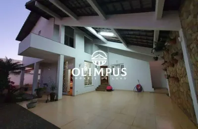 Linda casa de 376m² localizada no bairro santa mônica
