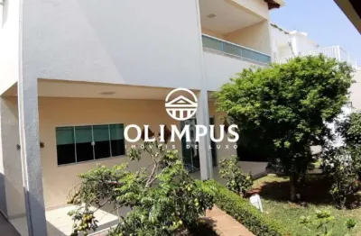 Linda casa de 300m² construída em 2 pavimentos com excelente acabamento.