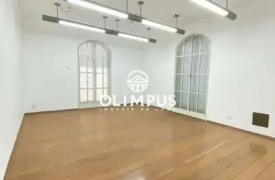 Excelente casa de 500m² de área construída, 683m² de terreno com ótima localização em uberlândia/mg.