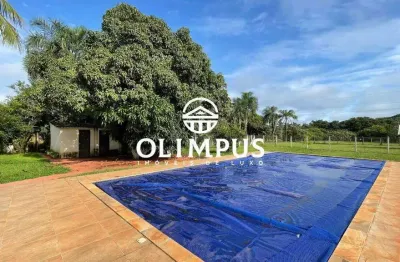 Propriedade exclusiva com duas residências, piscina aquecida e ampla infraestrutura no condomínio morada do sol