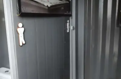 Terreno com 4 containers, com 14,64m² cada um,  adaptados com cozinha, depósito com 10m²,  expedição, sala de higienização, copa, escritório e wcs. excelente localização.