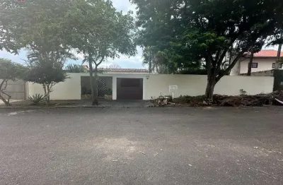 Casa  3 dormitórios(sendo 1 suíte master), lavabo, sala de jantar, sala de estar, cozinha, lavanderia, área gourmet com churrasqueira, 4 vagas de gara