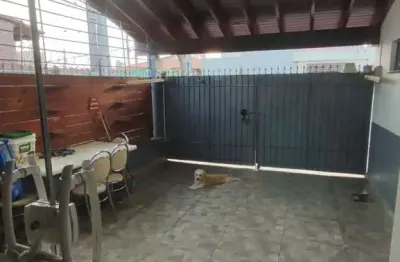 Casa - residencial ou comercial, com 2 dormitorios, 2 wcs., sala, cozinha com churrasqueira, a.s.,  1 vaga de garagem coberta. região central, excelen