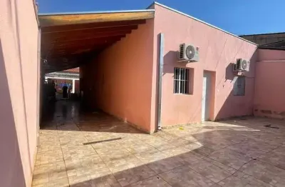 3 dormts., wc. social, sala, coz, a.s. edicula  2 comodos, wc., area gourmet, quintal, 5 vagas . ótima localização, comércios, upa e av. ario barnabe
