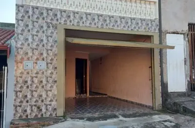 Sobrado com 6 dormitorios, 3 wcs., sala, cozinha, a.s., fogão à lenha, 2 vagas de garagem.  excelente localização.