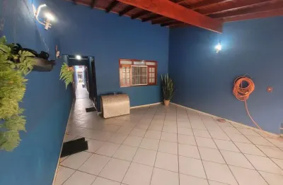 Casa com 2 dormitórios, wc. social, sala de estar e de jantar integradas, cozinha, área gourmet, a.s., 2 vagas de garagem coberta.  apenas uma rua acima da avenida conceição, perto de supermercados, f