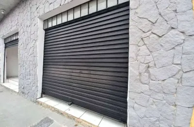 Salão com 36,70m², wc., cozinha e depósito. excelente localização, em frente ao cato supermercado e ao lado da loja de calçados sérgio.