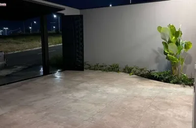 Casa com 3 dormitórios (sendo 1 suíte), wc. social, sala, cozinha, a.s., 2 vagas de garagem descoberta. portão eletrônico. preparação para água quente, já com misturadores instalados. excelente locali