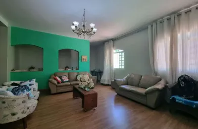Casa com 5 quartos para alugar na Rua General Tasso Fragoso, 1, Bancários, Londrina
