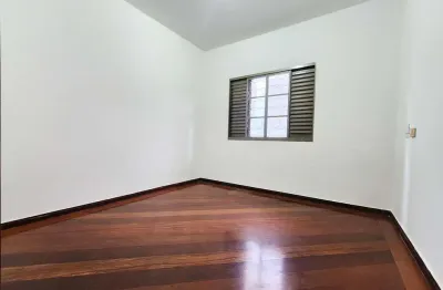 Casa com 3 quartos à venda na Rua João Ribeiro, 204, Coliseu, Londrina