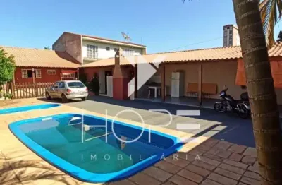 Casa Térrea à Venda – 193m² – 4 Quartos (1 Suíte) – Vila Brasil – Região Central – Lo