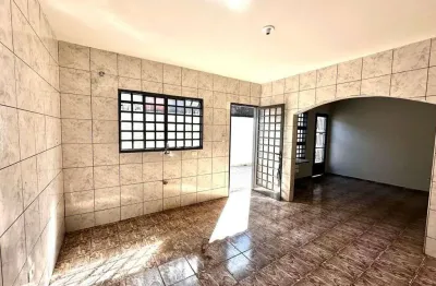 Casa com 2 quartos à venda na Rua Pioneira Maria Lopes, 769, Parque Residencial Aeroporto, Maringá