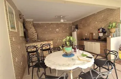 Casa com 4 quartos à venda na Rua Eurilemos, 431, Jardim dos Pássaros, Maringá
