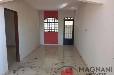 Casa em lote comercial, de esquina no parque das grevíleas