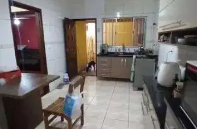 Santo andré casa com 2 dormitórios, espaço gourmet com churrasqueira, 1 vaga de carro e 1 vaga de moto ótima localização e valor  !!!