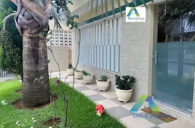 Casa de alto padrão e fino acabamento com 360m² em região privilegiada na região do jardim da saúde!