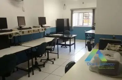 Imóvel ao lado da estação são judas do metro ótimo para morar ou escritório.
